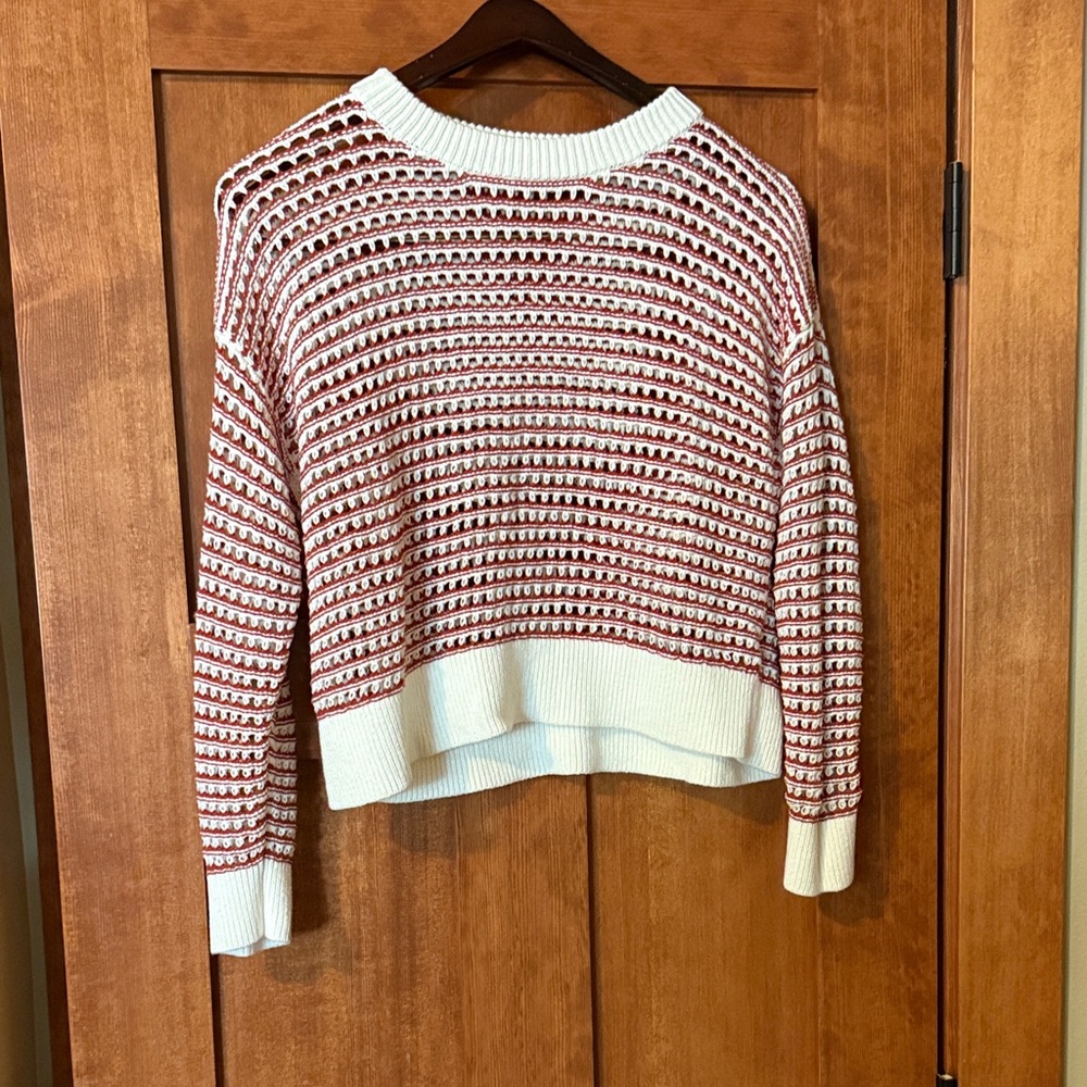 Old Navy Red and White Women's Crew Neck Sweater